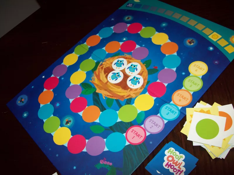 Hoot Owl Hoot cooperative color matching board game for kindergarten kids with owl pieces