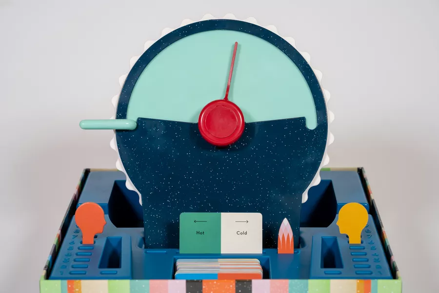 Wavelength game unique dial showing spectrum mechanism